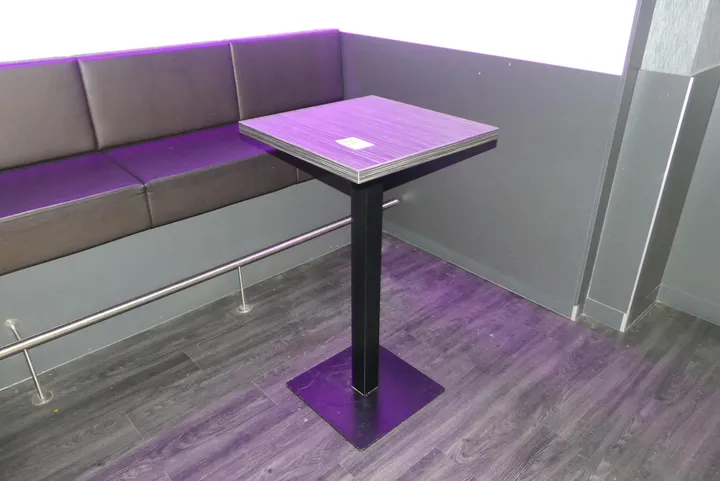 Stehtisch, ohne Inhalt Maße in cm ca. 60 x 60